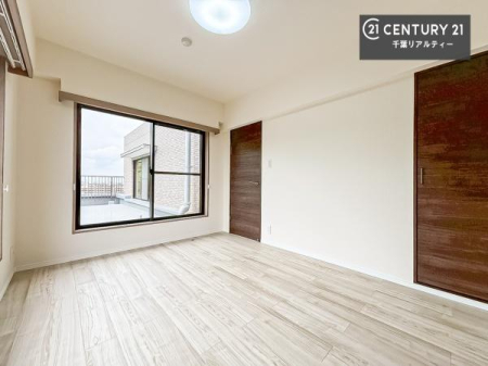 �Q�� �V���v���Ƀf�U�C������Ă��邽�߁A�Ƌ��I�т܂���I
���C�ɓ���̉Ƌ��u���Ă��낰���Ԃ���邱�Ƃ��ł��܂��B