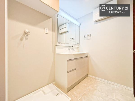 ���ʑ�E���ʏ� �O�ʋ��d�l�̐��ʏ��́A�g�����Ȃ݂����₷������I���͎��[�ɂȂ��Ă��܂��B�h���C���[�₨���ϓ����Еt������̂Ő��ʑ������X�b�L���ƌ����邱�Ƃ��o���܂��I