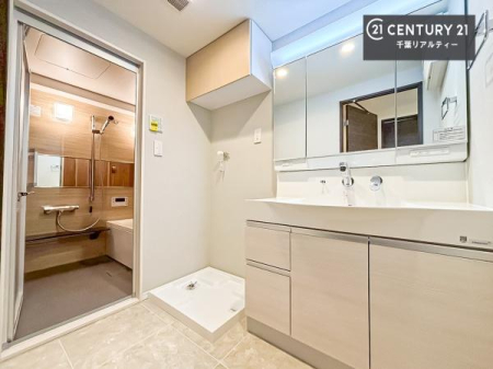 ���ʑ�E���ʏ� �O�ʋ��d�l�̐��ʏ��́A�g�����Ȃ݂����₷������I���͎��[�ɂȂ��Ă��܂��B�h���C���[�₨���ϓ����Еt������̂Ő��ʑ������X�b�L���ƌ����邱�Ƃ��o���܂��I