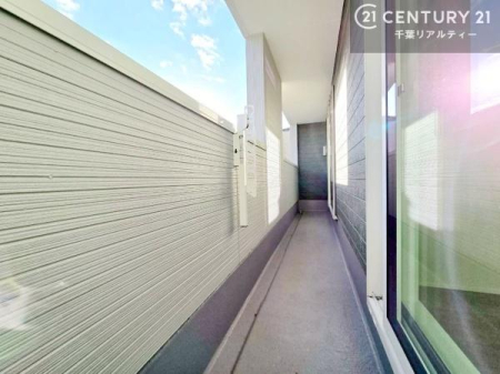 �o���R�j�[ �z�����ӂ�������o���R�j�[�́A�L�X�Ƃ��Ă���A���󕨂������悭���������łȂ��A�A������Ă���A�Ǐ���e�B�[�^�C�����y���ތe���̏�Ƃ��Ă��������߂ł��B