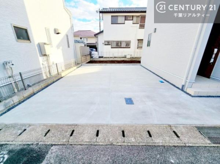 ���ԏ� ���ԃX�y�[�X��2�䕪����܂��I�Z�J���h�J�[�͂������A�o�C�N�⎩�]�ԂȂǂ��u���ꏊ�ɍ���܂���B