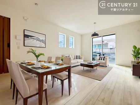 ���r���O �D�����z���܂肪���r���O����ł���ċ��S�n�̗ǂ���Ԃ����o���Ă���܂��I
���R�ƉƑ����W����b��������S�n�悢��ԁI