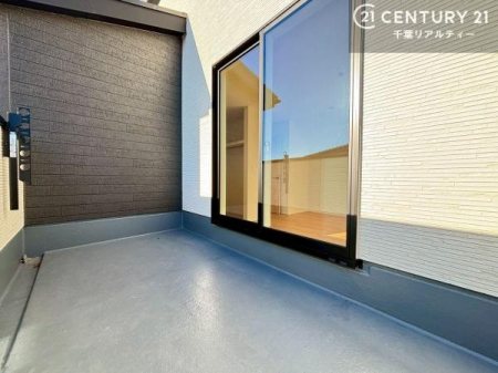 �o���R�j�[ �쐼�����ŗz������̗ǂ��A�L�X�Ƃ����o���R�j�[�B���󕨂��悭�����A���邭�J���I�ȋ�ԂŊO�̋�C�������Ȃ���S�n�悭�߂����܂��B