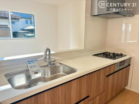 �L�b�`�� ���C�h�ȃV���N�ł��ˁI�������˂ɂ������������₷���Ǝ����y�X�d�l�̃V�X�e���L�b�`���ł��I
�f�U�C�����Ƌ@�\�������˂��L�b�`���Ő�����������܂��ˁI