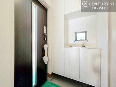 ���� �V���[�Y�{�b�N�X�t���Ȃ̂ŁA���ւ��Еt�����|�������₷���ł��I
�X�b�L���������ւŌ˂��J�����u�ԁA�������̂���S�n������Ԃ��o�}���Ă���܂��B

