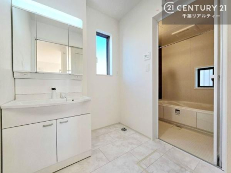 ���ʑ�E���ʏ� �O�ʋ��d�l�̐��ʏ��́A�g�����Ȃ݂����₷������I���͎��[�ɂȂ��Ă��܂��B�h���C���[�₨���ϓ����Еt������̂Ő��ʑ������X�b�L���ƌ����邱�Ƃ��o���܂��I