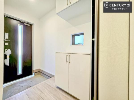 ���� �p���t���V���[�Y�{�b�N�X�ł��A���ւ��Еt�����|�������₷���ł��I
�X�b�L���������ւŌ˂��J�����u�ԁA�������̂���S�n������Ԃ��o�}���Ă���܂��B

