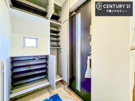 ���� �V���[�Y�{�b�N�X�t���Ȃ̂ŁA���ւ��Еt�����|�������₷���ł��I
�X�b�L���������ւŌ˂��J�����u�ԁA�������̂���S�n������Ԃ��o�}���Ă���܂��B