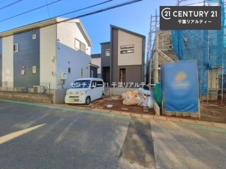 �O�ʓ��H�܂ތ��n�ʐ^ �O�ʓ��H�͍L�X�Ƃ��Ă���A�Ԃ̏o����������N���N�B�J�������ӂ�闧�n�ŁA���S���ĕ�点��Z�܂��ł��B