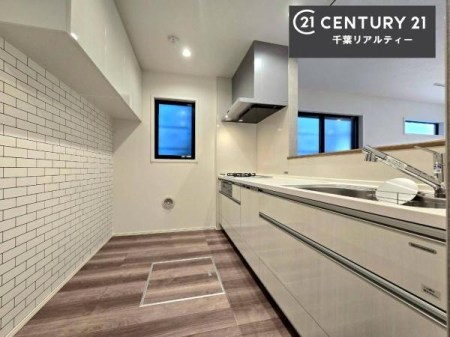 �L�b�`�� ��Ƃ肠�钲���X�y�[�X�ō�Ƃ����₷�����K�ȃL�b�`���ł��I
���q�l�ƈꏏ�ɂ��َq������y���߂�L�X�X�y�[�X�ł��B�y�����������ԂɂȂ肻���ł��ˁI