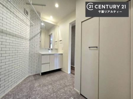 ���ʑ�E���ʏ� �O�ʋ��d�l�̐��ʏ��́A�g�����Ȃ݂����₷������I���͎��[�ɂȂ��Ă��܂��B�h���C���[�₨���ϓ����Еt������̂Ő��ʑ������X�b�L���ƌ����邱�Ƃ��o���܂��I