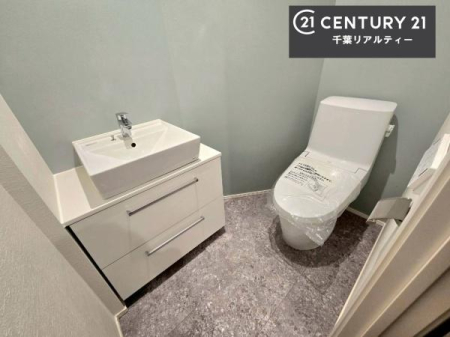 �g�C�� �g�C�����ɂ́A��􂢃X�y�[�X���t���Ă��܂��I
����G��O�Ɏ肪�􂦂�̂ŉq���I�ł��ˁI