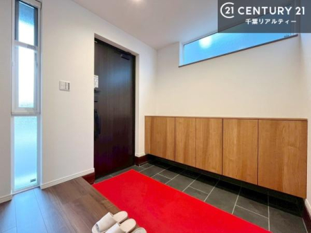 ���� ���ւ̃V���[�Y�{�b�N�X�́A���[�͗ǍD�ŌC���������萮���ł��邾���łȂ��A�㕔������I�Ƃ��Ċ��p�\�B���C�ɓ���̏�����O���[����u���΁A���q���}���邨�����ȋ�ԂɎd�オ��܂��I