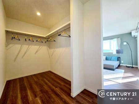 ���[ ��e�ʂ̃E�H�[�N�C���N���[�[�b�g�t���ł��B��������̂��m���Ȃǂ����[���Ă��������ł��ˁI���ɂ���@�������ȂǋG�ߕ��̑傫�ȉƓd�����[�ł��܂��B