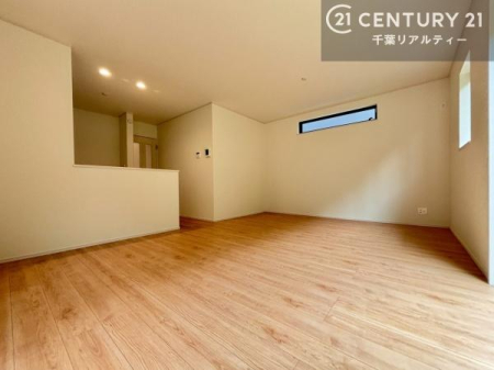 ���r���O ��؂ȉƑ����W�܂邩�炱��LDK�ɂ͂�����肽���B
�q�����������C�ɏ΂��Ȃ��瑖�����Ă���p�����������u�L���Ƃɂ��ėǂ������v�Ǝv���u�Ԃł��B