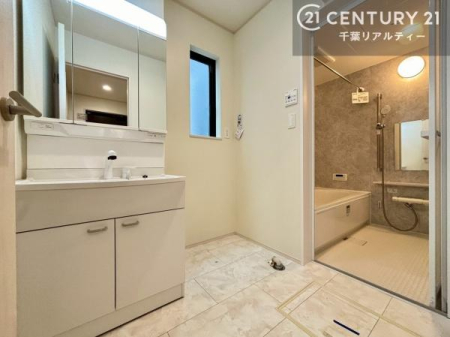 ���ʑ�E���ʏ� �O�ʋ��d�l�̐��ʏ��́A�g�����Ȃ݂����₷������I���͎��[�ɂȂ��Ă��܂��B�h���C���[�₨���ϓ����Еt������̂Ő��ʑ������X�b�L���ƌ����邱�Ƃ��o���܂��I