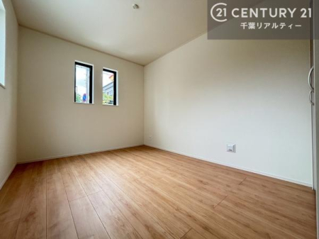 �q������ ���[�X�y�[�X���t���Ă���̂ŁA�}�ȗ��q���ł��U�炩��������������T�b�ƕЂÂ����đ�ϕ֗��ł��I�ǖʂ��L�X���Ă���̂ŁA�׋�����x�b�h�̒u����ɍ���܂���I