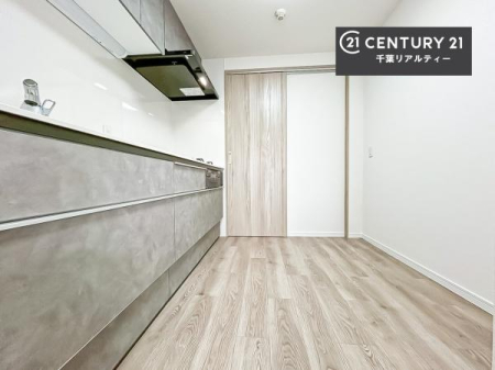 �L�b�`�� ��Ƃ肠�钲���X�y�[�X�ō�Ƃ����₷�����K�ȃL�b�`���ł��I
���q�l�ƈꏏ�ɂ��َq������y���߂�L�X�X�y�[�X�ł��B�y�����������ԂɂȂ肻���ł��ˁI