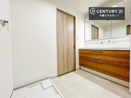 ���ʑ�E���ʏ� �O�ʋ��d�l�̐��ʏ��́A�g�����Ȃ݂����₷������I���͎��[�ɂȂ��Ă��܂��B�h���C���[�₨���ϓ����Еt������̂Ő��ʑ������X�b�L���ƌ����邱�Ƃ��o���܂��I