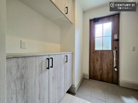 ���� �V���[�Y�{�b�N�X�t���Ȃ̂ŁA���ւ��Еt�����|�������₷���ł��I
�X�b�L���������ւŌ˂��J�����u�ԁA�������̂���S�n������Ԃ��o�}���Ă���܂��B
