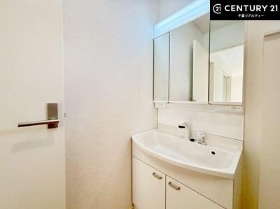 ���ʑ�E���ʏ� �g�Ȃ�𐮂�����ʏ��́A���������厖�ł��I������̐������̂��镵�͋C�����o�I�C�����悭���g�����������܂��B�L�X�����X�y�[�X���������ł��ˁI
