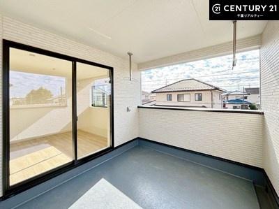 �o���R�j�[ �J�������ӂ�郋�[�t�o���R�j�[�B��̉��A���Ƒ��₲�F�l�ƃo�[�x�L���[���y���񂾂�A�v���C�x�[�g�K�[�f���Ƃ��ċG�߂̑��Ԃ���Ă���ƁA���ʂȎg�������ł�����ʂȋ�Ԃł��B