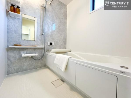 ���� �L�X�o�X�ň���̔������t���b�V���B�����L�΂���̂ŁA�����ɂ��������ƐZ����܂��ˁI�����̃o�X�^�C�����y���݂ɂȂ�܂��B