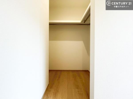 ���[ �E�H�[�N�C���N���[�[�b�g�t���ł��B��������̂��m���Ȃǂ����[���Ă��������ł��ˁI���ɂ���@�������ȂǋG�ߕ��̑傫�ȉƓd�����[�ł��܂��B