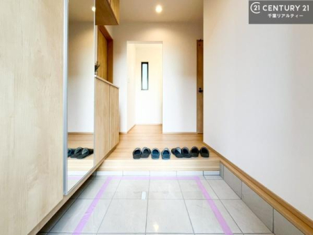 ���� �p���t���V���[�Y�{�b�N�X�ł��A���ւ��Еt�����|�������₷���ł��I
�X�b�L���������ւŌ˂��J�����u�ԁA�������̂���S�n������Ԃ��o�}���Ă���܂��B

