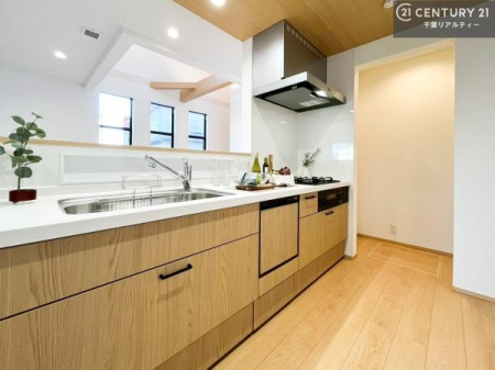 �L�b�`�� ��Ƃ肠�钲���X�y�[�X�ō�Ƃ����₷�����K�ȃL�b�`���ł��I
���q�l�ƈꏏ�ɂ��َq������y���߂�L�X�X�y�[�X�ł��B�y�����������ԂɂȂ肻���ł��ˁI