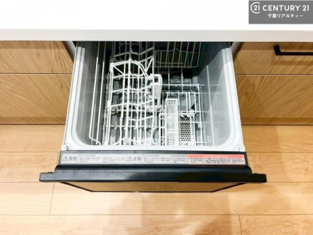 �L�b�`�� �H��@�t���̃L�b�`���ł��I�Z���������r��h�~�Ƃ��đ�ϊ��􂷂�֗��Ȏd�l�ł��I�r���g�C���Ȃ̂ŃL�b�`���̏ꏊ����炸�����X�y�[�X���L���g�����Ƃ��o���܂��I