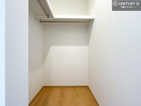 ���[ �p���g���[�t���I���Ă�������A�H�ނ̃X�g�b�N���X�b�L�����ڂ��邱�Ƃ��ł��܂��I
���񌻒n�ł��m���߂��������B