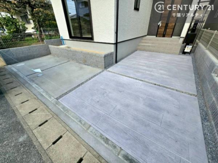 ���ԏ� ���ԏ�t���̌ˌ��ĂŁA���X�̐���������ɕ֗��ŉ��K�ɁI �J�̓������S���ĎԂ𒓎Ԃł����p�X�y�[�X�ŁA�Ƒ��̃��C�t�X�^�C�����T�|�[�g�B
