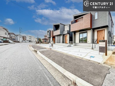 �O�ʓ��H�܂ތ��n�ʐ^ ���ӊ���A���q�l�̂���]�ɍ������������ꏏ�ɂ��ē���v���܂��B�Z��[���A�h�o�C�U�[�ɂ�邲���k������܂��B���Ђ͂��₢���킹�ɑ��Ή����܂��I���҂������܂���I