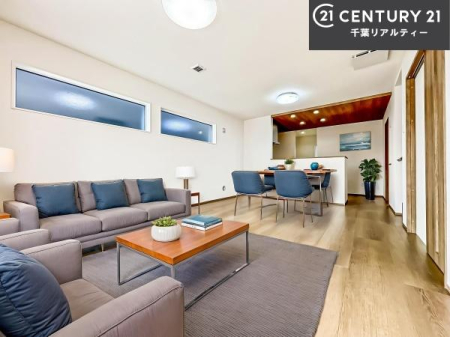 ���r���O �Ƌ��CG�p�[�X�ł��B�S�n�ǂ����r���O�͉Ƒ������R�ƏW�܂�܂��B�Ƒ��c�R�̎��Ԃ����������ł��B���Ƒ��ƁA����w�[���������Ԃ��߂��������ł��ˁB