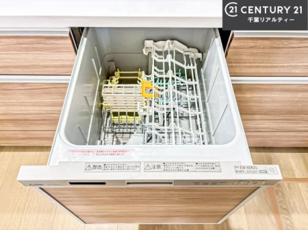 �L�b�`�� �H��@�t���̃L�b�`���ł��I�Z���������r��h�~�Ƃ��đ�ϊ��􂷂�֗��Ȏd�l�ł��I�r���g�C���Ȃ̂ŃL�b�`���̏ꏊ����炸�����X�y�[�X���L���g�����Ƃ��o���܂��I