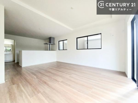 ���r���O ��؂ȉƑ����W�܂邩�炱��LDK�ɂ͂�����肽���B
�q�����������C�ɏ΂��Ȃ��瑖�����Ă���p�����������u�L���Ƃɂ��ėǂ������v�Ǝv���u�Ԃł��B