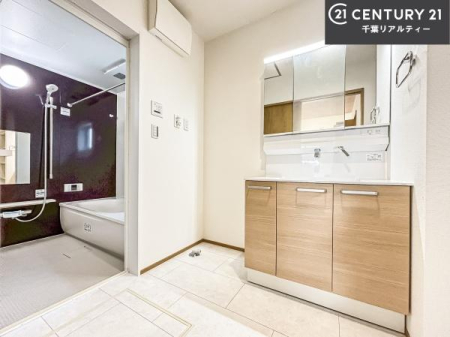 ���ʑ�E���ʏ� �O�ʋ��d�l�̐��ʏ��́A�g�����Ȃ݂����₷������I���͎��[�ɂȂ��Ă��܂��B�h���C���[�₨���ϓ����Еt������̂Ő��ʑ������X�b�L���ƌ����邱�Ƃ��o���܂��I