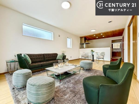 ���r���O �Ƌ��CG�p�[�X�ł��B�S�n�ǂ����r���O�͉Ƒ������R�ƏW�܂�܂��B�Ƒ��c�R�̎��Ԃ����������ł��B���Ƒ��ƁA����w�[���������Ԃ��߂��������ł��ˁB