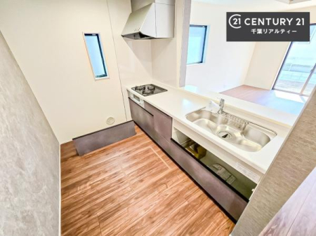 �L�b�`�� ��Ƃ肠�钲���X�y�[�X�ō�Ƃ����₷�����K�ȃL�b�`���ł��I
���q�l�ƈꏏ�ɂ��َq������y���߂�L�X�X�y�[�X�ł��B�y�����������ԂɂȂ肻���ł��ˁI