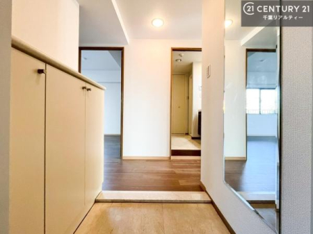 ���� �V���[�Y�{�b�N�X�t���Ȃ̂ŁA���ւ��Еt�����|�������₷���ł��I
�X�b�L���������ւŌ˂��J�����u�ԁA�������̂���S�n������Ԃ��o�}���Ă���܂��B
