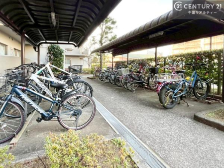 ���̑����p�� ���֏ꊮ���ŁA���q���܂̎��]�Ԃ�ʋΗp�̎��]�Ԃ����S���Ēu���܂��B���Ƒ��ɂ����ꂵ���֗��Ȑݔ��ł��B