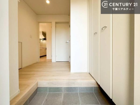 ���� �V���[�Y�{�b�N�X�t���Ȃ̂ŁA���ւ��Еt�����|�������₷���ł��I
�X�b�L���������ւŌ˂��J�����u�ԁA�������̂���S�n������Ԃ��o�}���Ă���܂��B