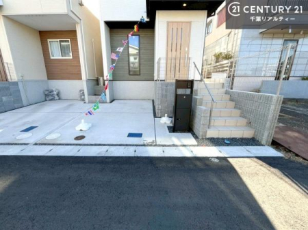 ���ԏ� ���ԃX�y�[�X��2�䕪����܂��I�Z�J���h�J�[�͂������A�o�C�N�⎩�]�ԂȂǂ��u���ꏊ�ɍ���܂���B