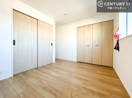 �m�� ���[�X�y�[�X�����Ă��܂��I�������X�b�L�����ڂ��鎖���ł��܂��ˁB
�Ƌ��I�΂Ȃ��V���v���ȃf�U�C���ׁ̈A�Ƌ��I�΂����C�ɓ���̋�ԍ�肪�ł������ł��ˁB