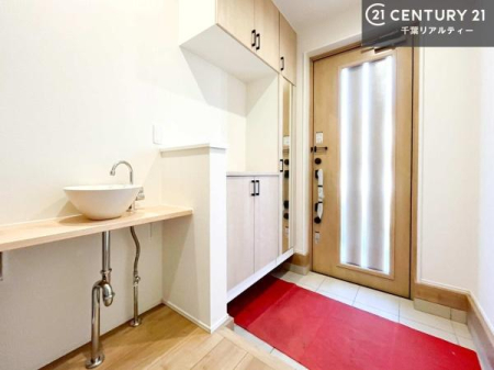 ���� �V���[�Y�{�b�N�X�t���Ȃ̂ŁA���ւ��Еt�����|�������₷���ł��I
�X�b�L���������ւŌ˂��J�����u�ԁA�������̂���S�n������Ԃ��o�}���Ă���܂��B