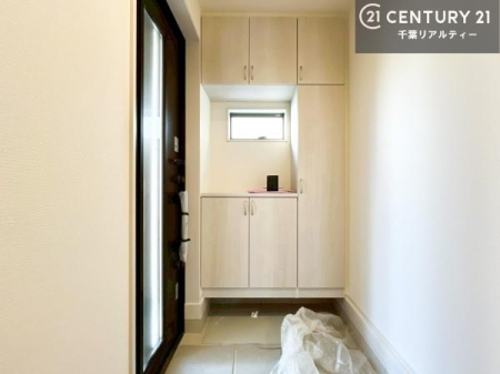 ���� �V���[�Y�{�b�N�X�t���Ȃ̂ŁA���ւ��Еt�����|�������₷���ł��I
�X�b�L���������ւŌ˂��J�����u�ԁA�������̂���S�n������Ԃ��o�}���Ă���܂��B
