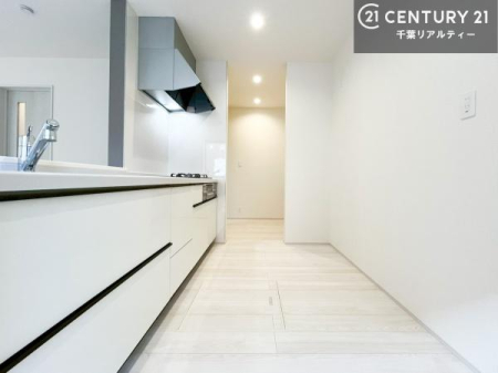 �L�b�`�� ��Ƃ肠�钲���X�y�[�X�ō�Ƃ����₷�����K�ȃL�b�`���ł��I
���q�l�ƈꏏ�ɂ��َq������y���߂�L�X�X�y�[�X�ł��B�y�����������ԂɂȂ肻���ł��ˁI