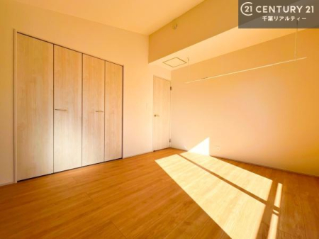 �q������ ���[�X�y�[�X���t���Ă���̂ŁA�}�ȗ��q���ł��U�炩��������������T�b�ƕЂÂ����đ�ϕ֗��ł��I�ǖʂ��L�X���Ă���̂ŁA�׋�����x�b�h�̒u����ɍ���܂���I