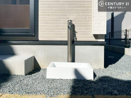 �� ����ɂ́A�O�������t���Ă���̂ŃK�[�f�j���O�₨��̂������ɕ֗��ł��I